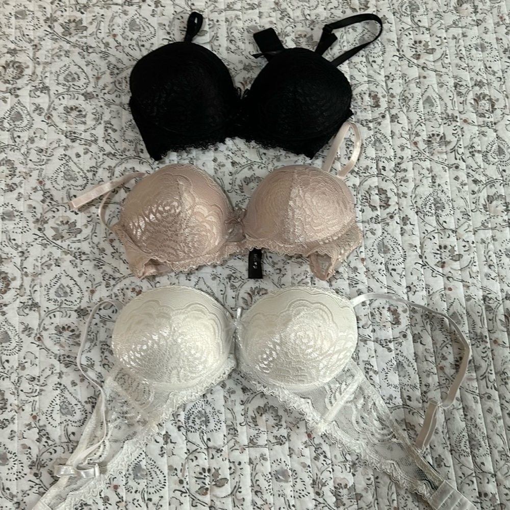 Never Worn, 34C Bra Set!